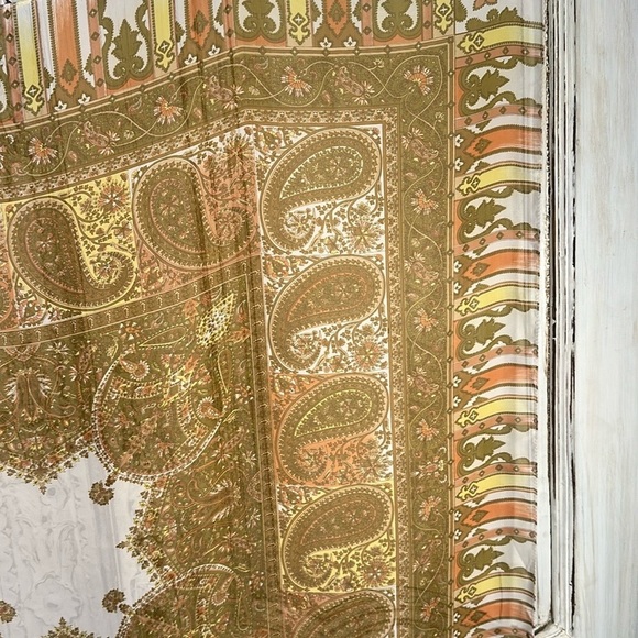 Beautifully Chic Paisley Pattern Scarf Square - Picture 6 of 9